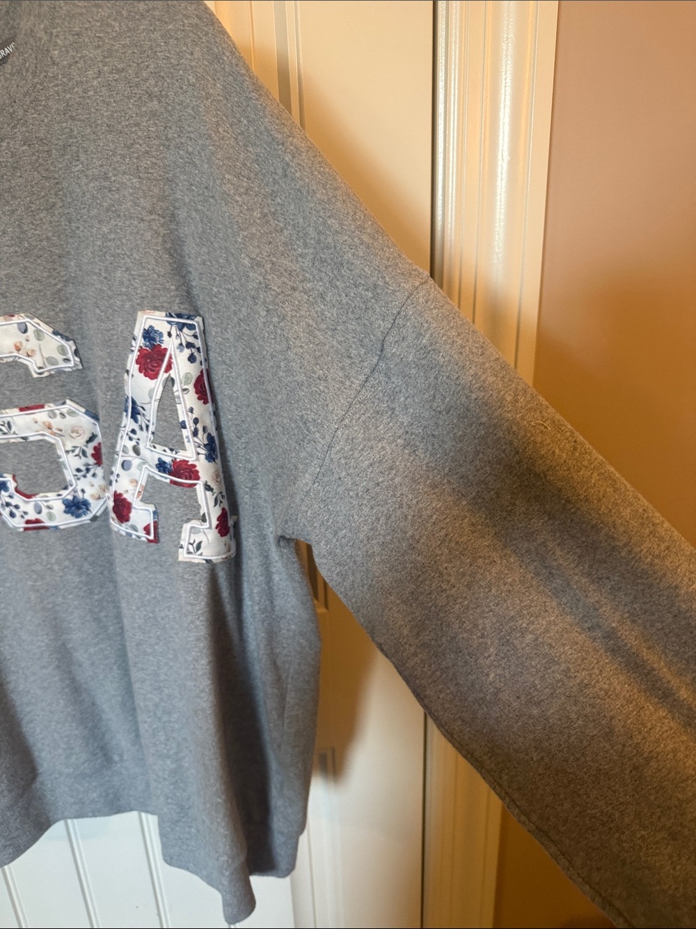 AMPERSAND AVE Gray Crewneck Sweatshirt with Floral USA Appliqué - Picture 5 of 7